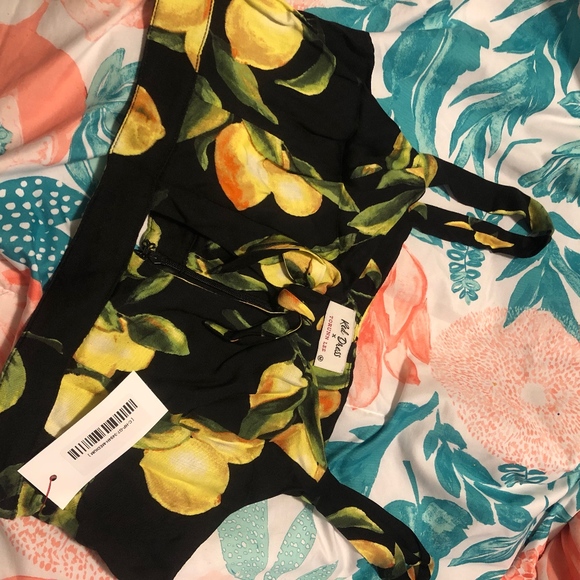 closing sale❌✨LAST 1 SIZE M! Black & Lemon 2 Piece - Picture 3 of 8